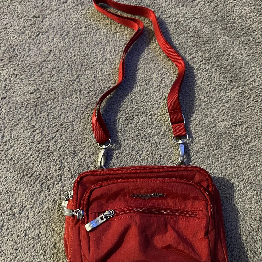 Baggallini triple zip‎ bagg